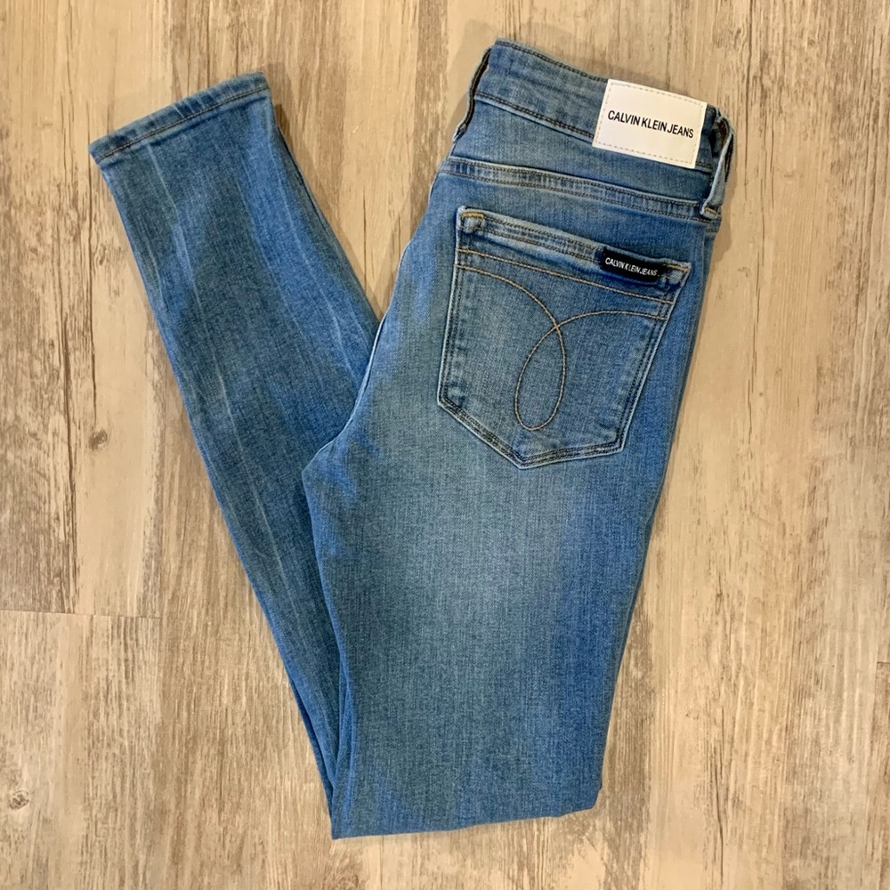 Calvin Klein mid rise skinny ankle jeans 25x25
